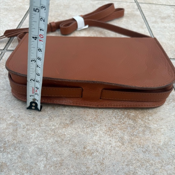 Madewell The Simple Leather Crossbody Bag - Picture 5 of 16